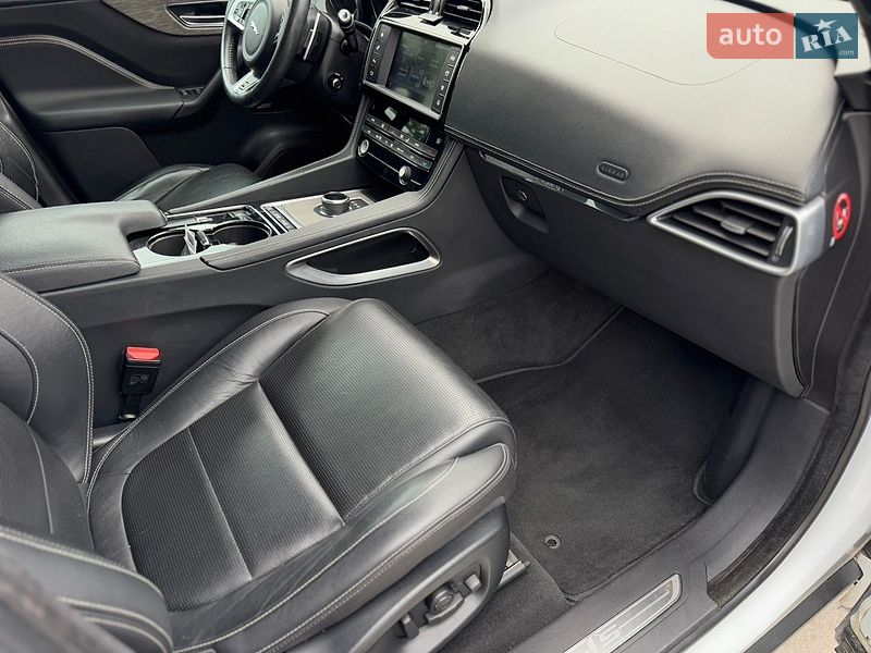 Внедорожник / Кроссовер Jaguar F-Pace 2016 в Бердичеве