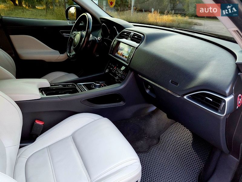 Позашляховик / Кросовер Jaguar F-Pace 2016 в Чернігові