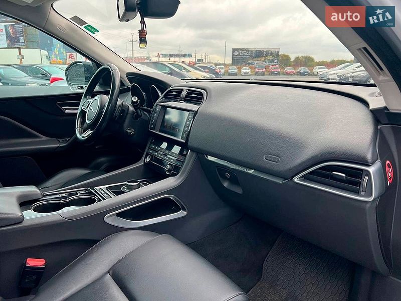 Позашляховик / Кросовер Jaguar F-Pace 2017 в Львові