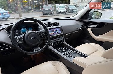 Внедорожник / Кроссовер Jaguar F-Pace 2016 в Киеве
