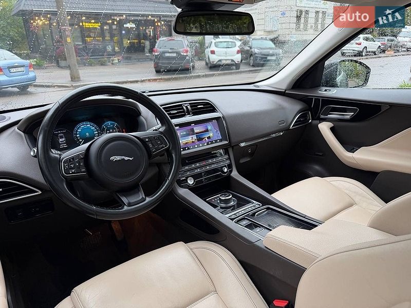 Внедорожник / Кроссовер Jaguar F-Pace 2016 в Киеве