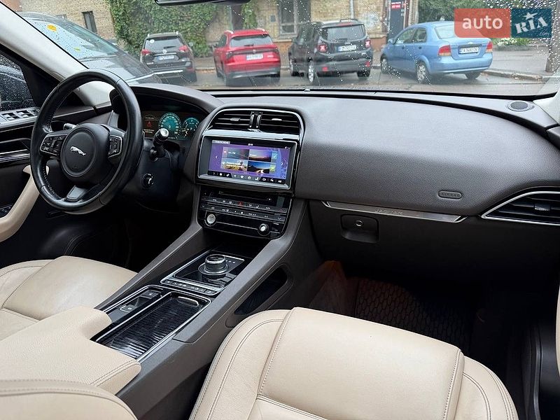 Внедорожник / Кроссовер Jaguar F-Pace 2016 в Киеве