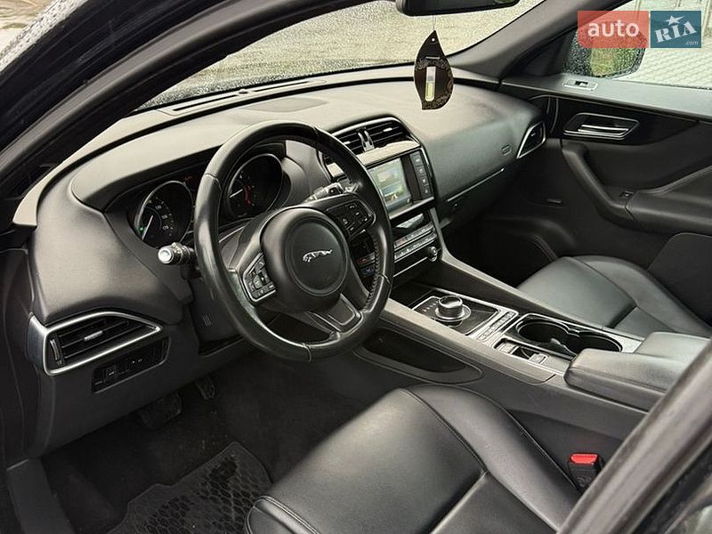 Внедорожник / Кроссовер Jaguar F-Pace 2016 в Хмельницком