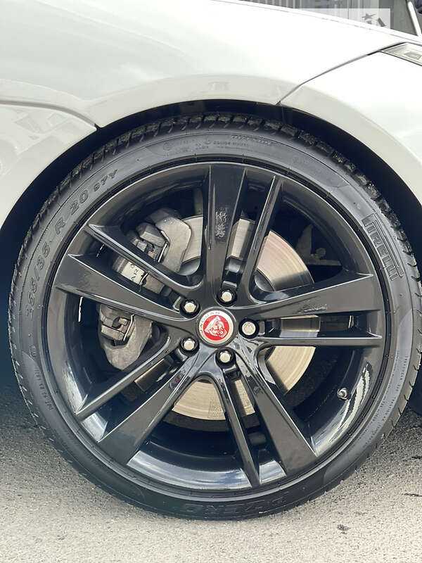 Купе Jaguar F-Type 2015 в Киеве