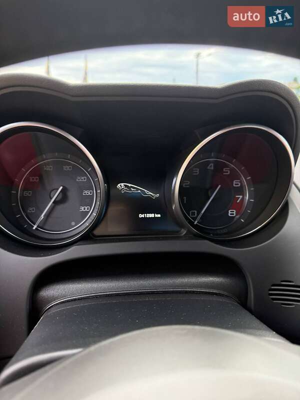 Купе Jaguar F-Type 2013 в Киеве