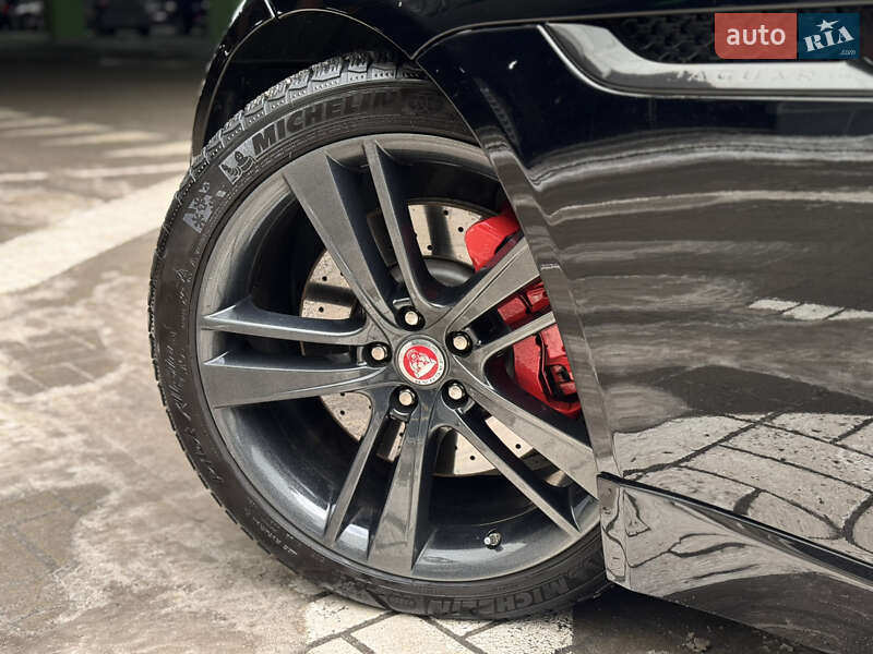 Купе Jaguar F-Type 2015 в Киеве фото 18 Купе Jaguar F-Type 2015 в Киеве
