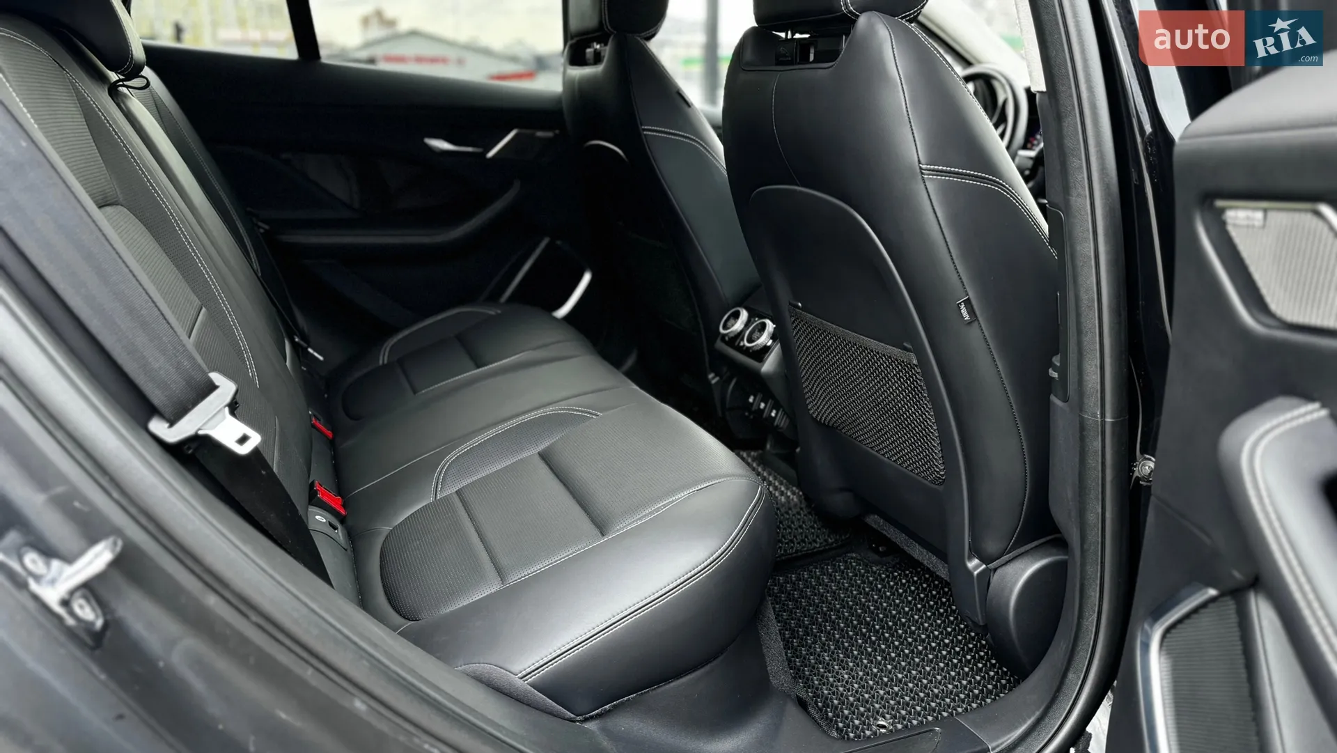 2019 Jaguar I-Pace - мініатюра 26