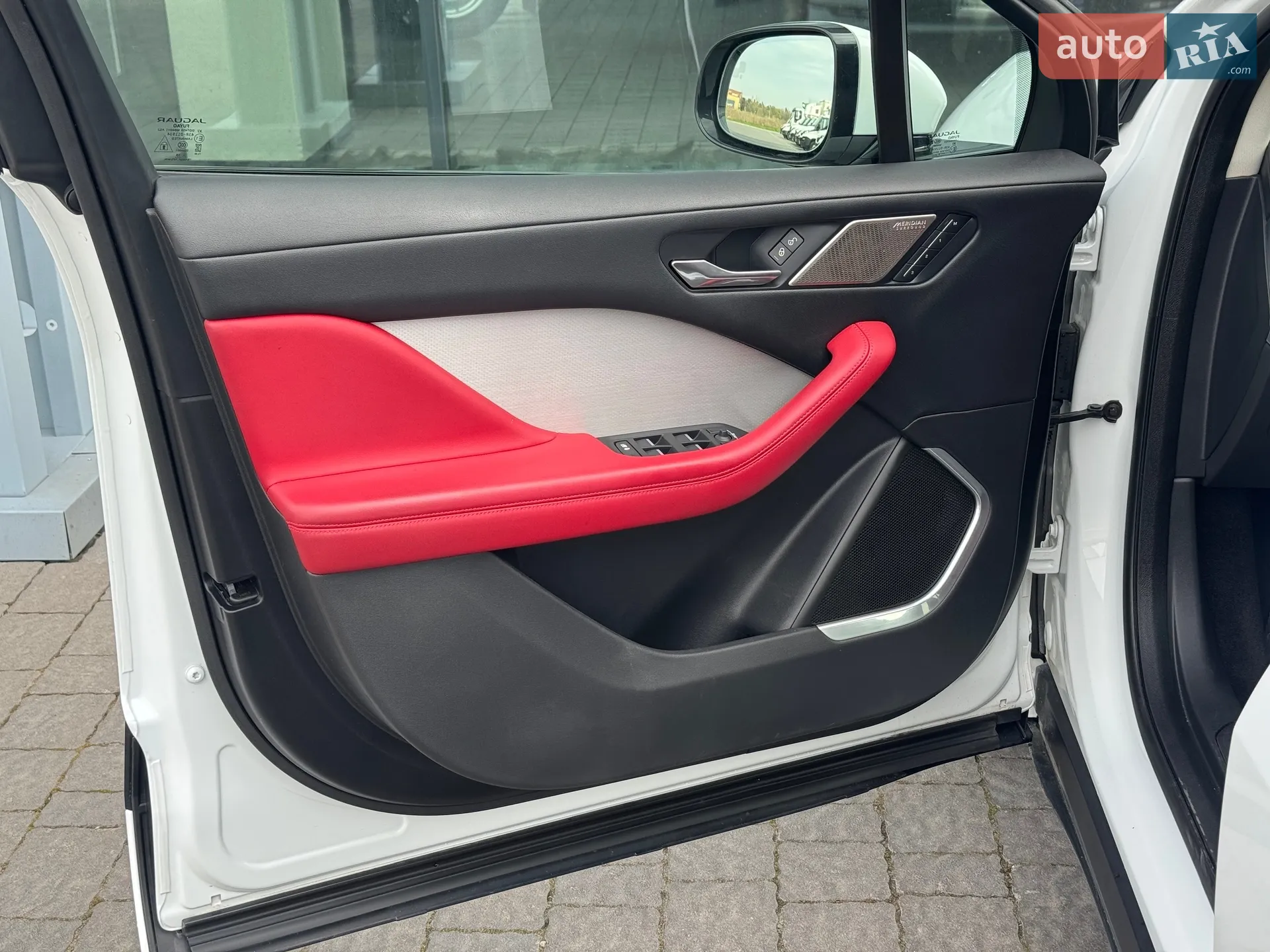 2019 Jaguar I-Pace - мініатюра 13