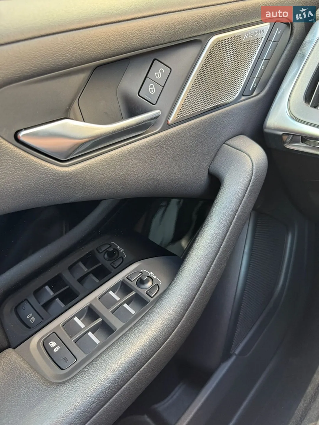 2019 Jaguar I-Pace - мініатюра 23