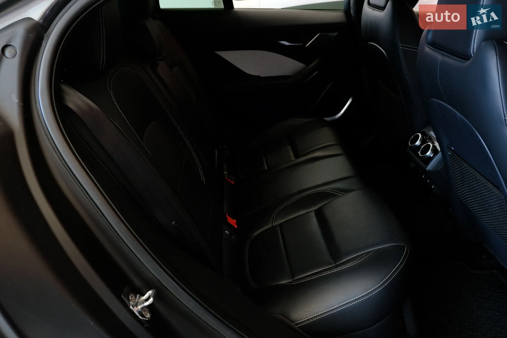 2019 Jaguar I-Pace - мініатюра 31