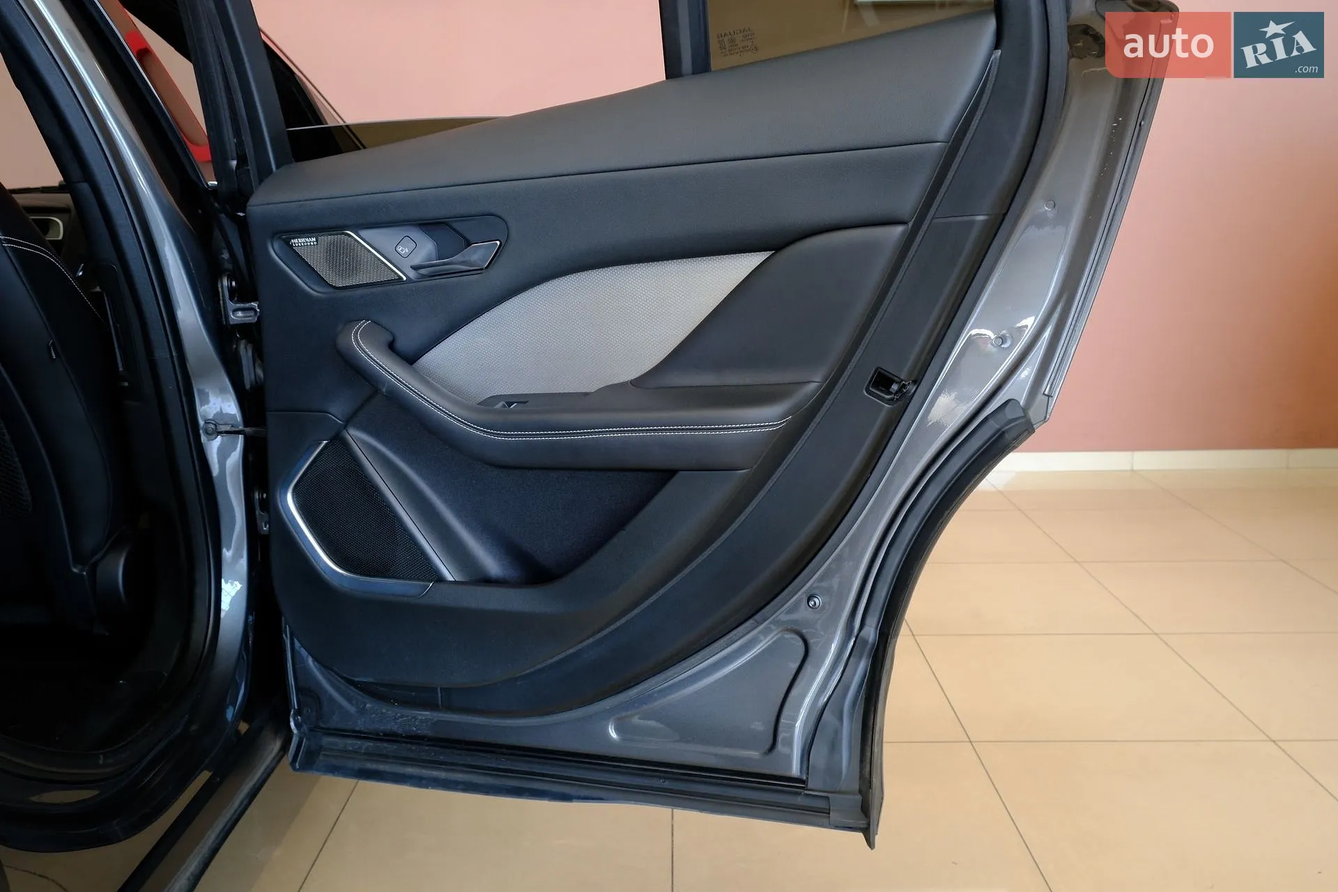 2019 Jaguar I-Pace - мініатюра 32
