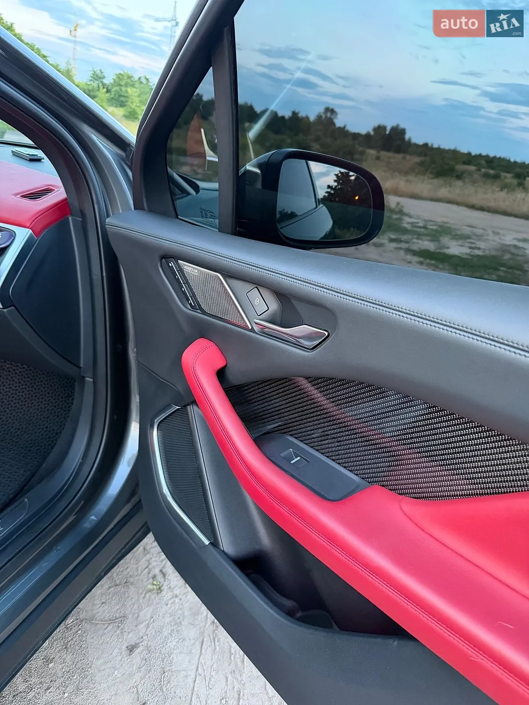 2019 Jaguar I-Pace - мініатюра 15