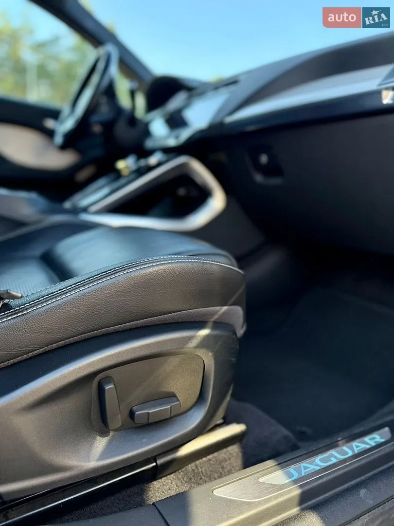 2019 Jaguar I-Pace - мініатюра 16