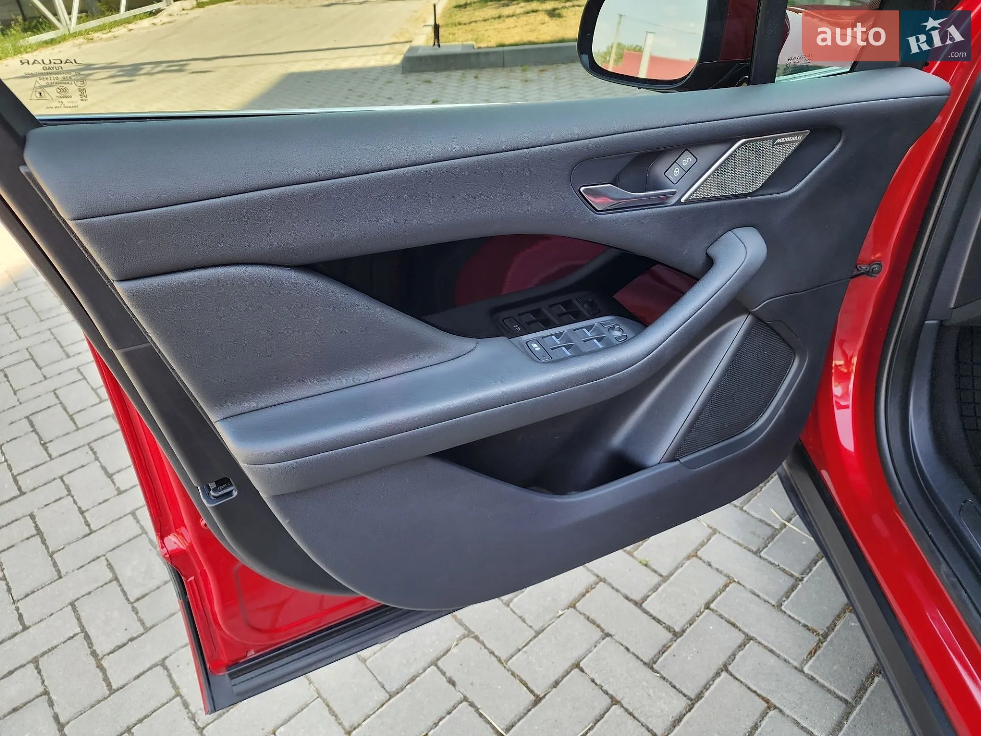 2019 Jaguar I-Pace - мініатюра 17