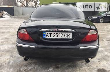 Седан Jaguar S-Type 2001 в Чернівцях