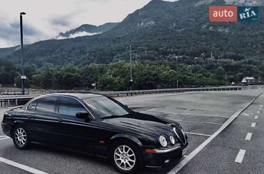 Седан Jaguar S-Type 2000 в 