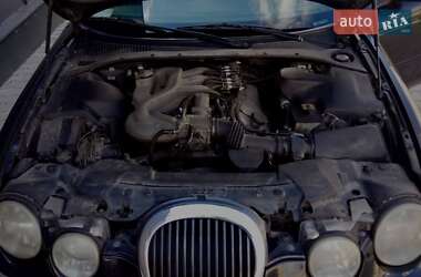 Седан Jaguar S-Type 2000 в 