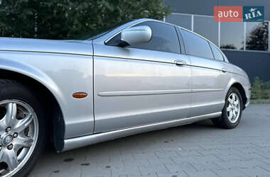 Седан Jaguar S-Type 2000 в 