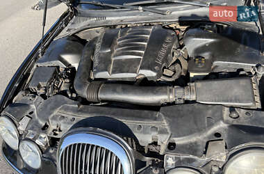 Седан Jaguar S-Type 2000 в 