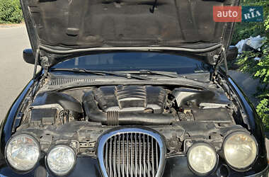 Седан Jaguar S-Type 2000 в 