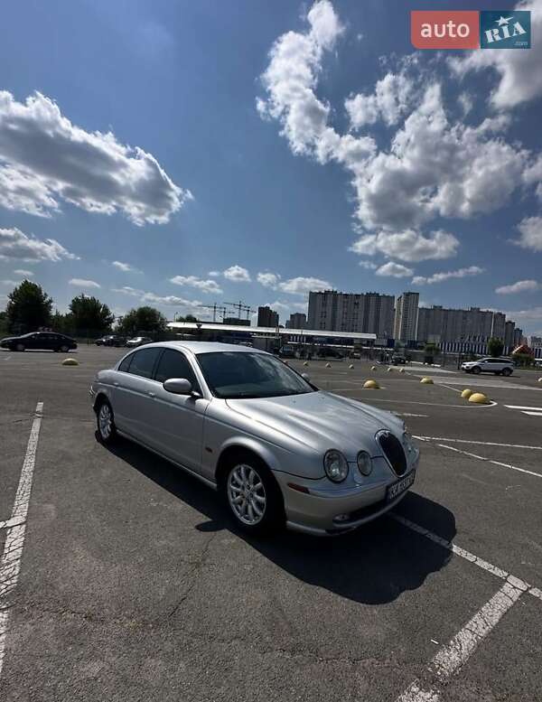 Седан Jaguar S-Type 2004 в Бучі