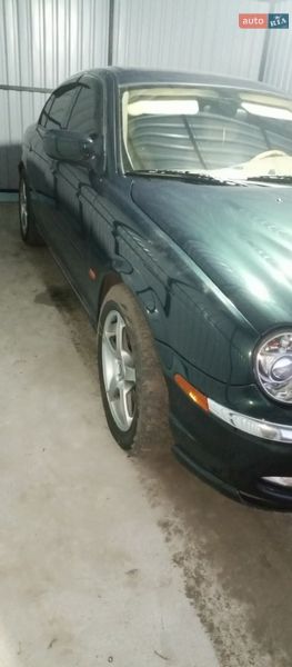 Седан Jaguar S-Type 2000 в Лубнах