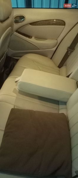 Седан Jaguar S-Type 2000 в Лубнах