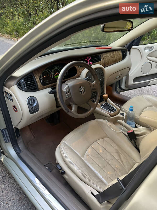 Седан Jaguar X-Type 2007 в Рокитному
