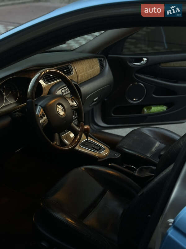 Jaguar X-Type, фото з оголошення