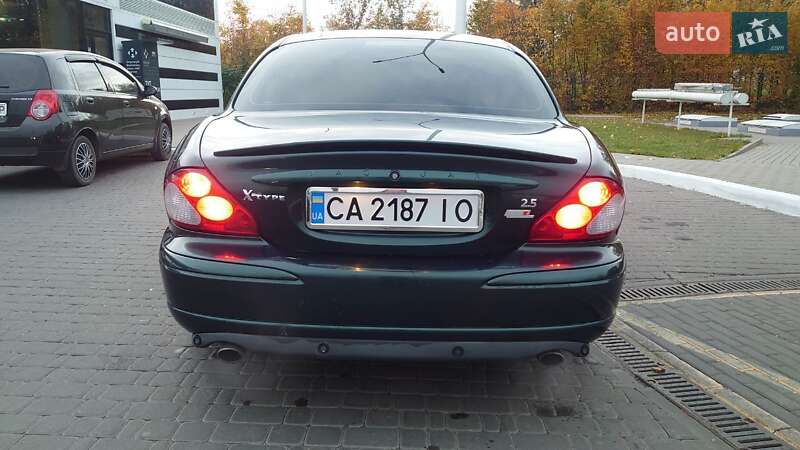 Седан Jaguar X-Type 2002 в Умані