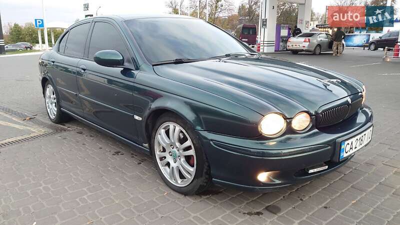 Седан Jaguar X-Type 2002 в Умані