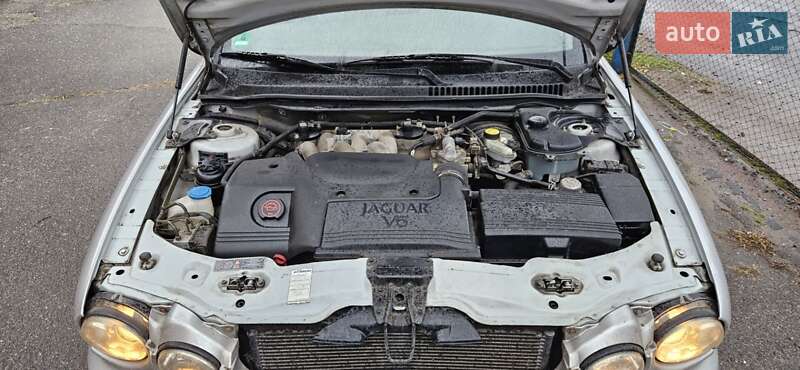 Седан Jaguar X-Type 2002 в Охтирці