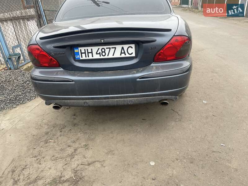 Седан Jaguar X-Type 2001 в Балте