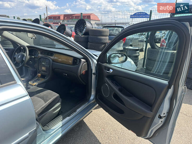 Седан Jaguar X-Type 2004 в Киеве