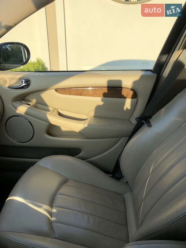 Седан Jaguar X-Type 2004 в 