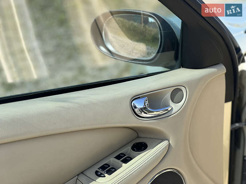 Седан Jaguar X-Type 2006 в Львові