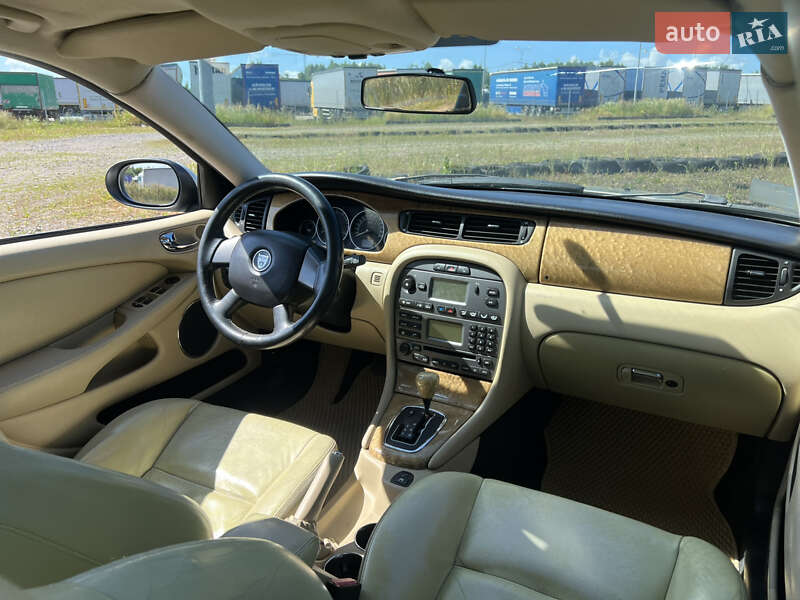 Седан Jaguar X-Type 2006 в Львові