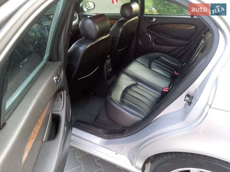 Седан Jaguar X-Type 2001 в Киеве