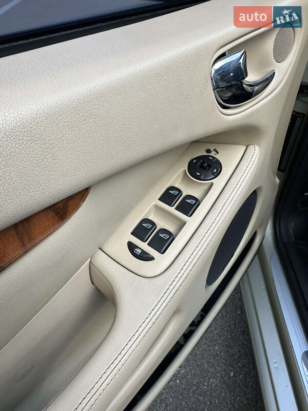 Седан Jaguar X-Type 2009 в Киеве