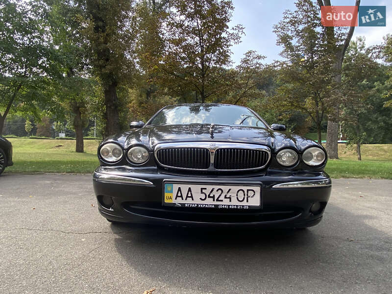 Седан Jaguar X-Type 2001 в 