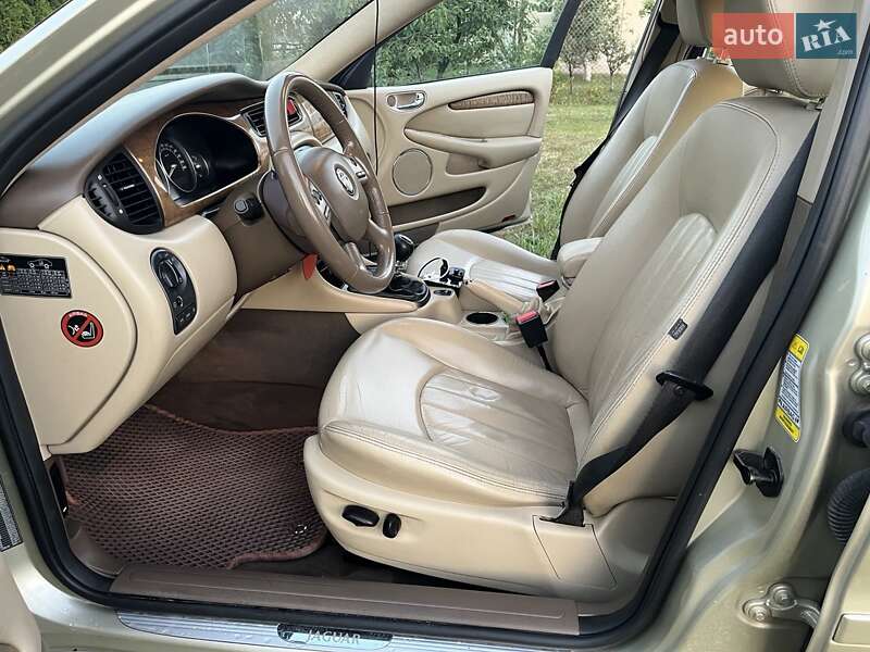 Седан Jaguar X-Type 2007 в Радехові