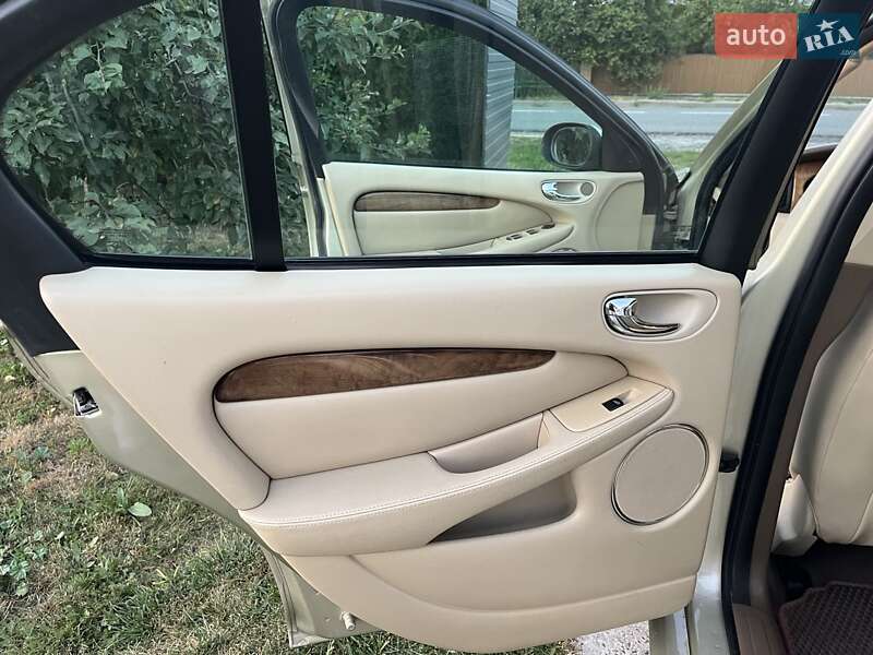 Седан Jaguar X-Type 2007 в Радехові