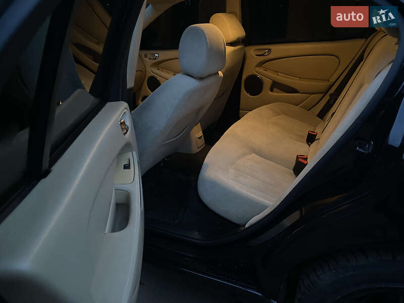 Седан Jaguar X-Type 2006 в Дубно