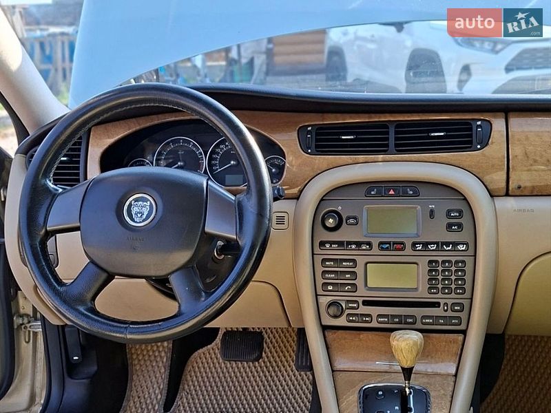 Jaguar X-Type, фото з оголошення