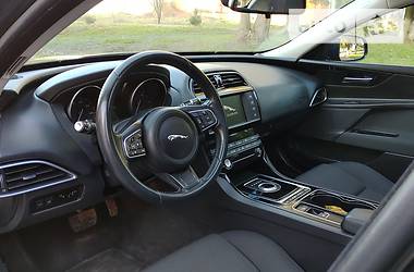 Седан Jaguar XE 2016 в Дубно