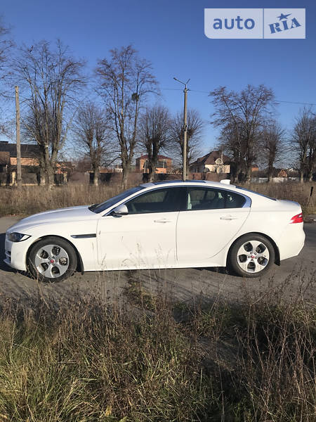 Седан Jaguar XE 2016 в Виннице