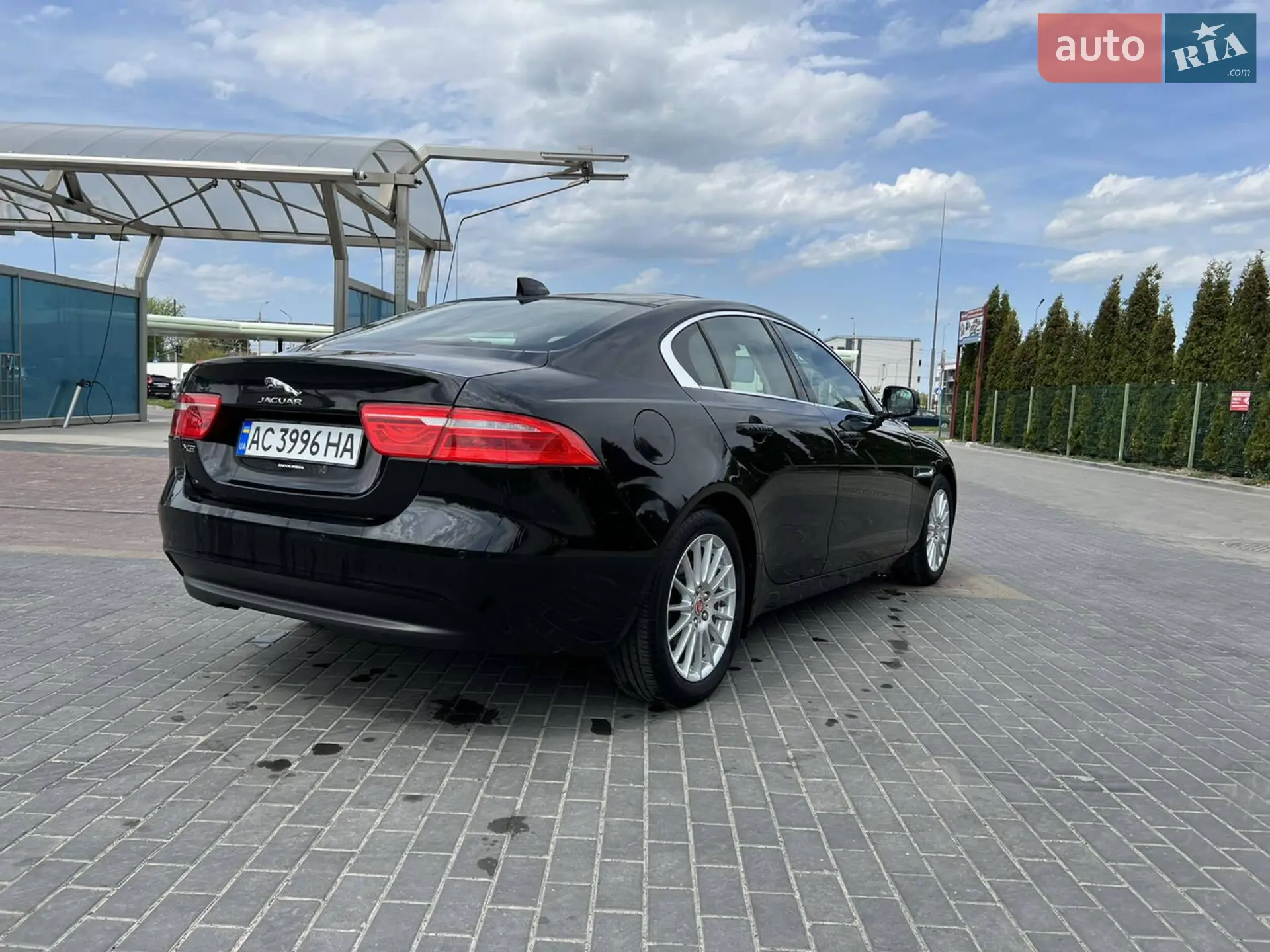 2018 Jaguar XE - мініатюра 3