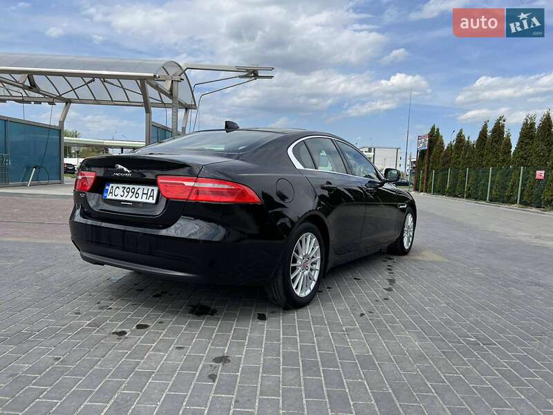 Седан Jaguar XE 2018 в Луцке