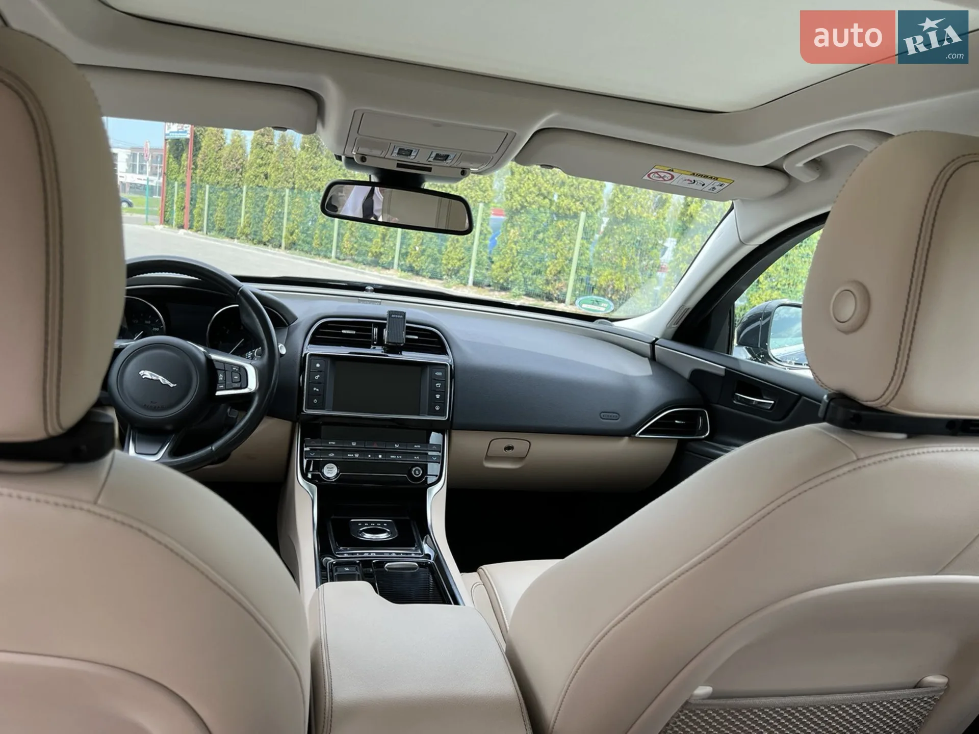 2018 Jaguar XE - мініатюра 10