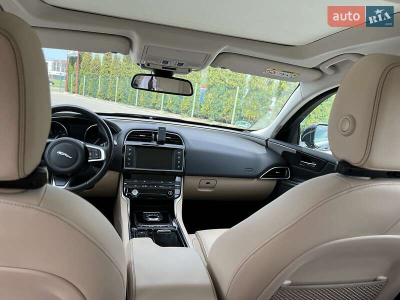 Седан Jaguar XE 2018 в Луцке